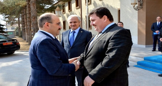 Vali İsmail Ustaoğlu, Erzincan Valisi Ali Arslantaş’ı ziyaret etti