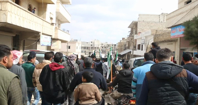 Halep’te Esed ve DEAŞ karşıtı gösteri