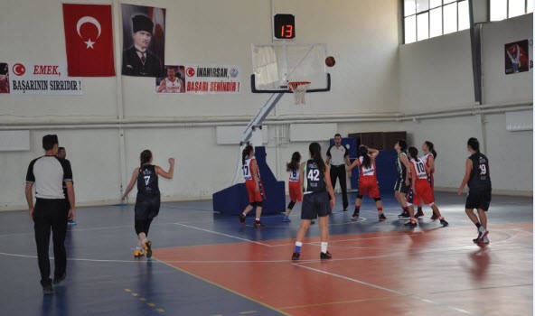 Simav’da basketbol grup maçları başladı