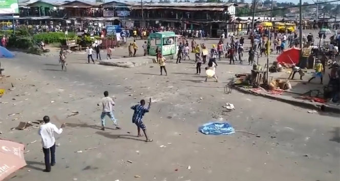 Nijerya&#039;da pazar yeri savaş alanına döndü