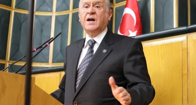 Devlet Bahçeli: Başbakan’ın bozkurt işareti eline yakışmış