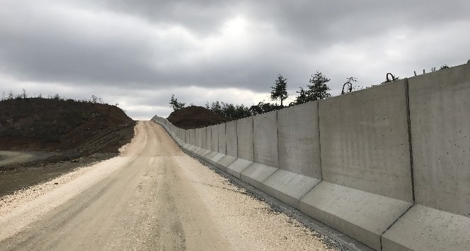 TOKİ’nin inşa ettiği sınır duvarının yarısı tamamlandı