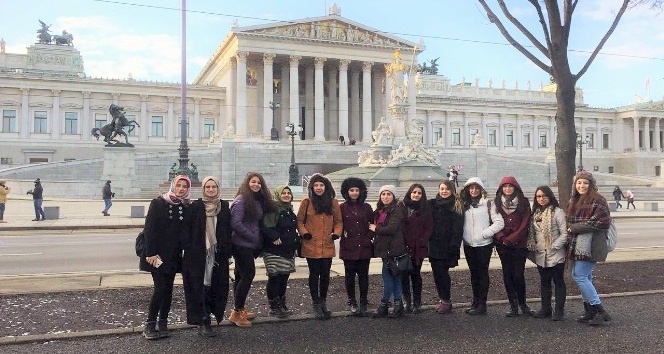 Lise öğrencileri Viyana’dan döndü
