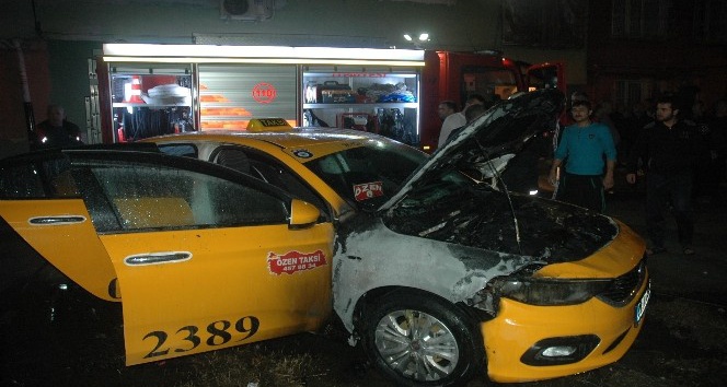 Adana’da park halindeki 3 araç kundaklandı