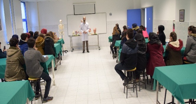 Lise öğrencilerinden Arsal Düzce Üniversitesi Tıp Fakültesine ziyaret