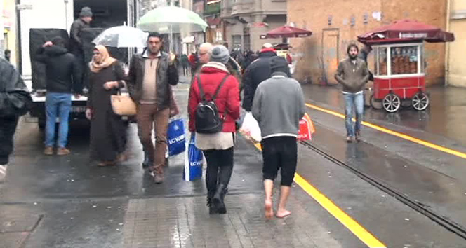Turistlerin duygularını istismar eden dilenci yakalandı