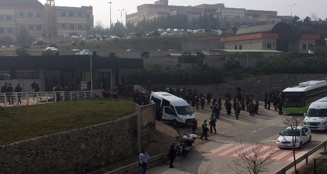Kocaeli Üniversitesi’nde karşıt gruplar birbirine girdi: 60 gözaltı