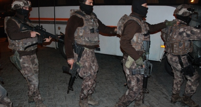 İstanbul’da 600 polisle operasyon: 35 gözaltı