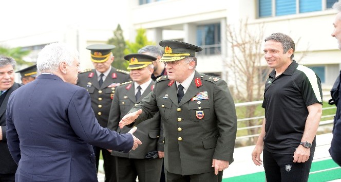 Tuğgeneral Ahmet Hacıoğlu’ndan Bursaspor’a ziyaret