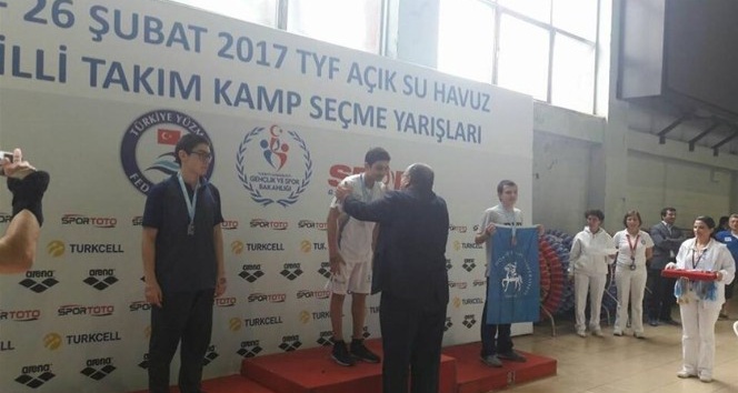 Metehan Altuntop yüzmede Türkiye rekoru kırdı