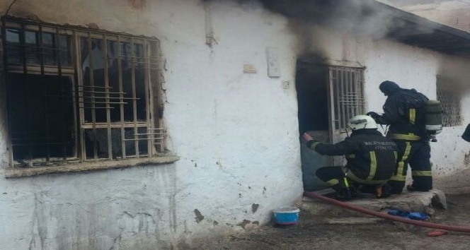 Suriyeli ailenin kaldığı evde yangın çıktı