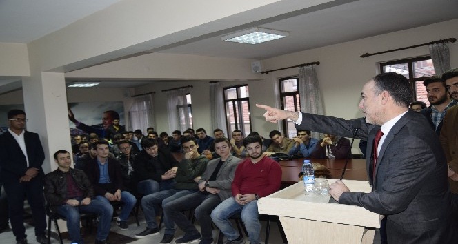 AK Parti İl Başkanı Akçay gençlerle buluştu