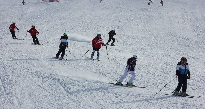 Bingöl’deki kayak merkezini 80 bin kişi ziyaret etti