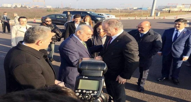 Bakan Özlü, Altınova’da karşılandı