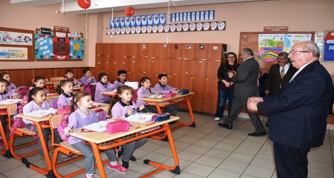 İlkokul öğrencisi davet etti, Başkan ayağına gitti