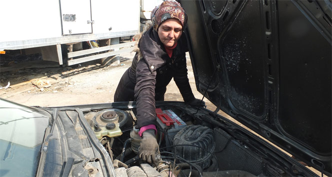 Balıkesir&#039;deki kadın kamyon tamircisi görenleri şaşırtıyor