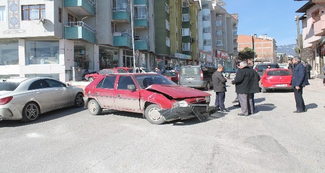 Tosya’da maddi hasarlı trafik kazası meydana geldi