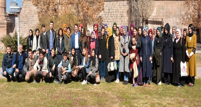 Başkan Yazgı, Anadolu Mektebi Okuma Grubu öğrencileriyle buluştu