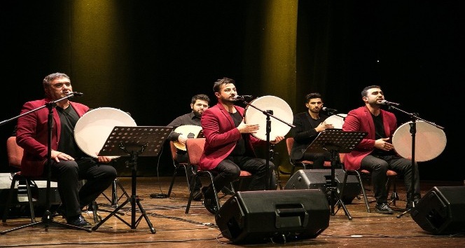 Grup Dergah, ilahilerle manevi yolculuğa çıkardı