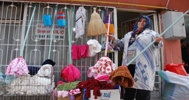 Bornoz parçalarını ekonomiye kazandıran kadının hayali fabrika açmak