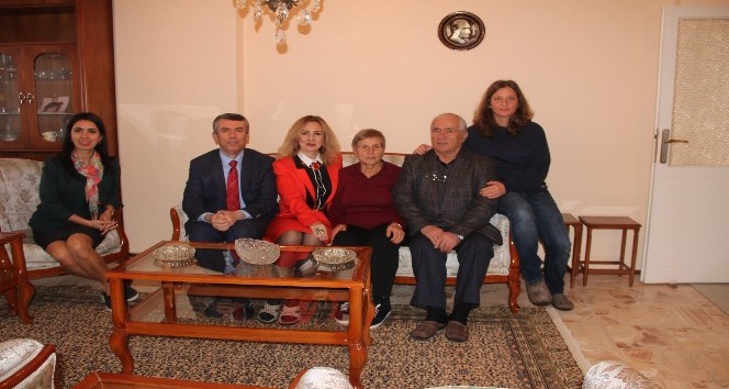 Kadın Kıbrıs gazisine ziyaret