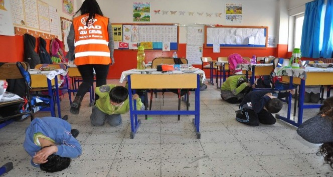 Tunceli’de öğrencilere afet bilinci eğitimi