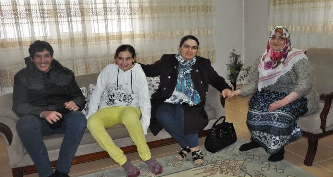 Vali Yavuz’un eşinden engelli ailelerine ziyaret