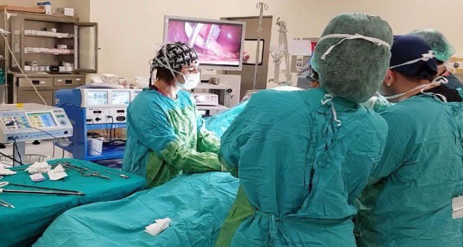 Bölgenin ilk bölgesel anestezili safra kesesi ameliyatı Tatvan’da gerçekleştirildi