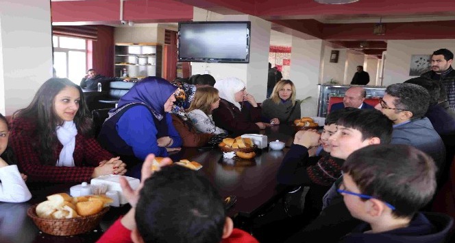 AK Parti Kadın Kolları Genel Başkan Yardımcısı Polat’tan Kaymakam Çetin’e ziyaret