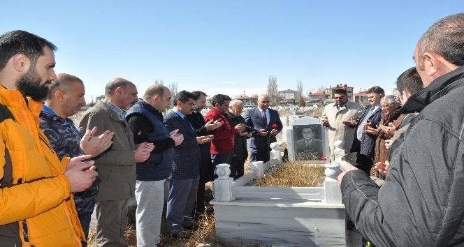 Gazeteci Daşdelen mezarı başında anıldı