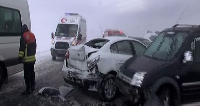 Kayseri’de zincirleme trafik kazası: 15 yaralı