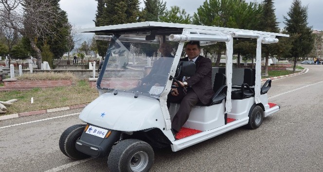 Safranbolu mezarlığında golf aracı hizmeti