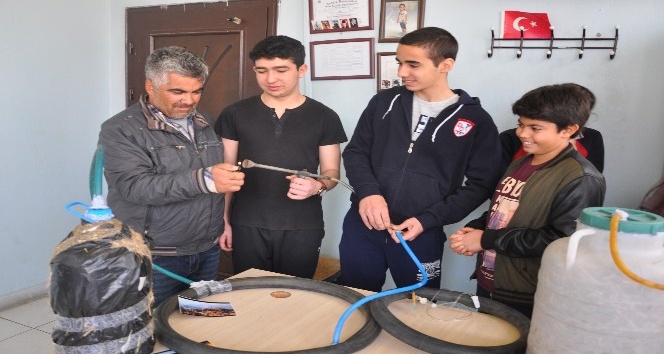 Fen bilgisi öğretmeni anızdan yakıt ve organik gübre üretti