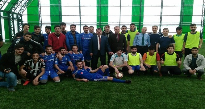 Adilcevaz’da halı saha futbol turnuvası