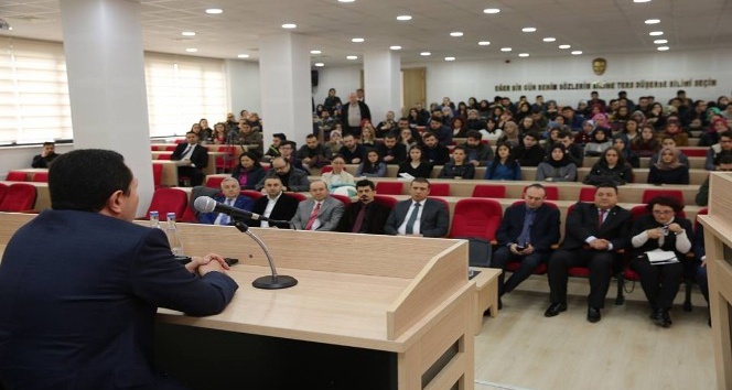 Vali Balkanlıoğlu, Ünye’de “Kamu Yöneticiliği Kariyeri” etkinliğine katıldı