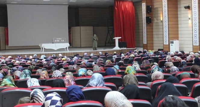 İslam ve Değer Bağlamında Kadın Konulu Konferans Düzenlendi