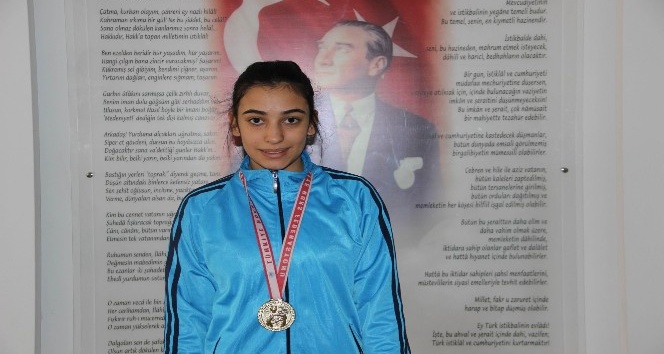 9. sınıf öğrencisi Avrupa Boks Şampiyonasında Türkiye’yi temsil edecek