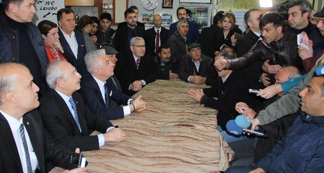 Kılıçdaroğlu kahvehanede vatandaşlarla buluştu