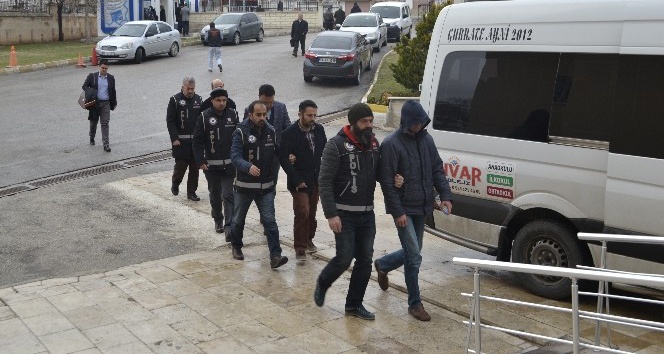 Karaman’da FETÖ’den gözaltına alınan 4 kişi adliyeye sevk edildi