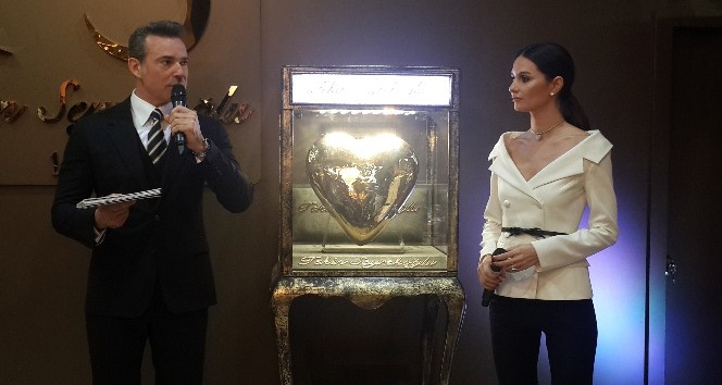 600 bin lira değerindeki altından kalp fuara damga vurdu