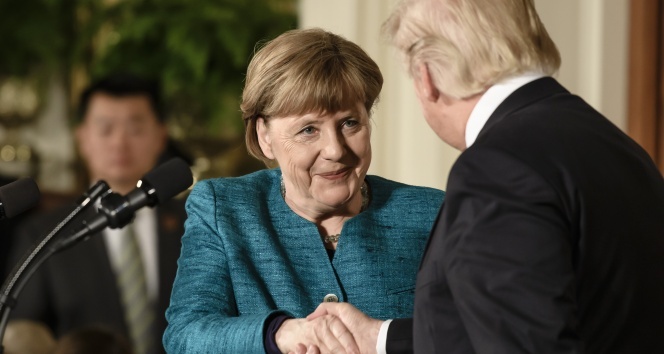 Trump-Merkel ortak basın toplantısında Obama esprisi