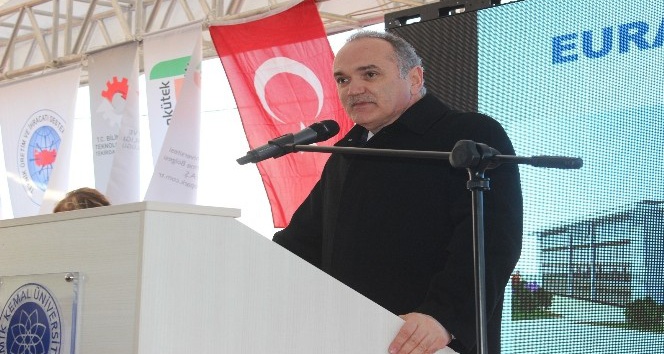 Bilim Sanayi ve Teknoloji Bakanı Özlü: “Türkiye’nin gerçek açığı teknoloji açığıdır”