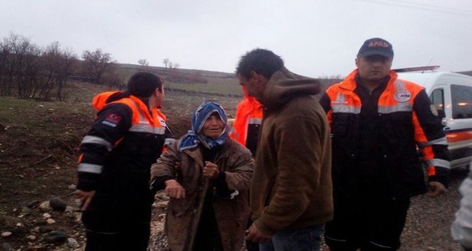 Tunceli’de kaybolan yaşlı kadın ile intihara teşebbüs eden şahsı AFAD ekipleri kurtardı