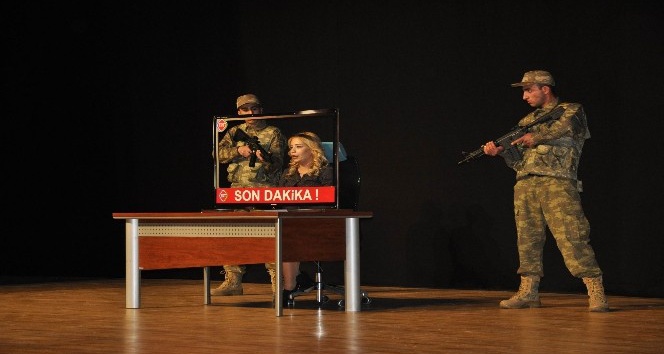 Diyarbakır’da 15 Temmuz şehitleri anısına tiyatro gösterimi yapıldı