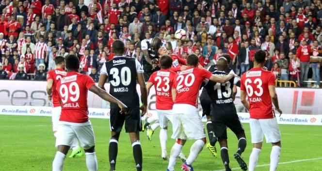 Beşiktaş&#039;a Antalya darbesi! Puanlar paylaşıldı