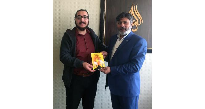 Mehmet Turaççı, kitabının gelirini yetim çocuklara bağışladı