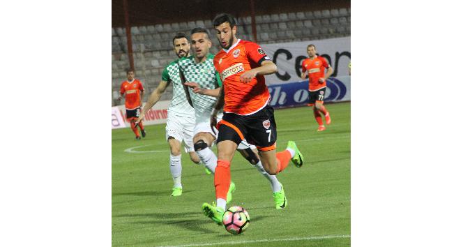 Ahmet Dereli atıyor, Adanaspor kaybetmiyor