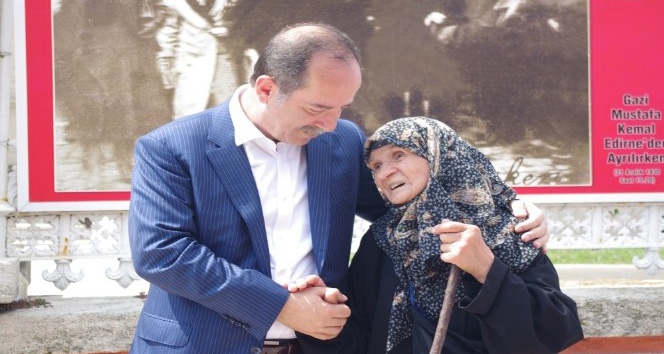 Edirne Belediye Başkanı Gürkan, Yaşlılar Haftası’nı kutladı