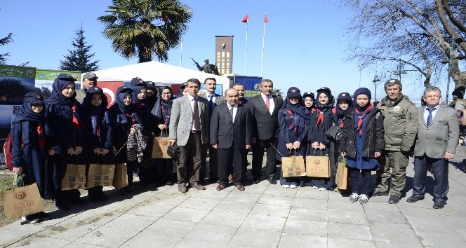 Zonguldak’ta halka ücretsiz 3 bin fidan dağıtıldı