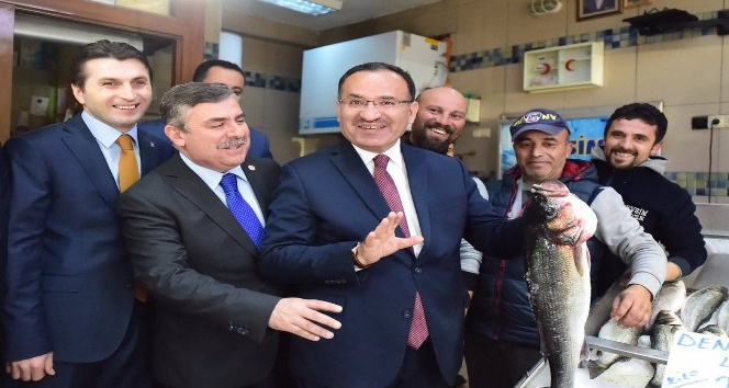 Adalet Bakanı Bozdağ Sinop’ta balıkçı esnafını ziyaret etti